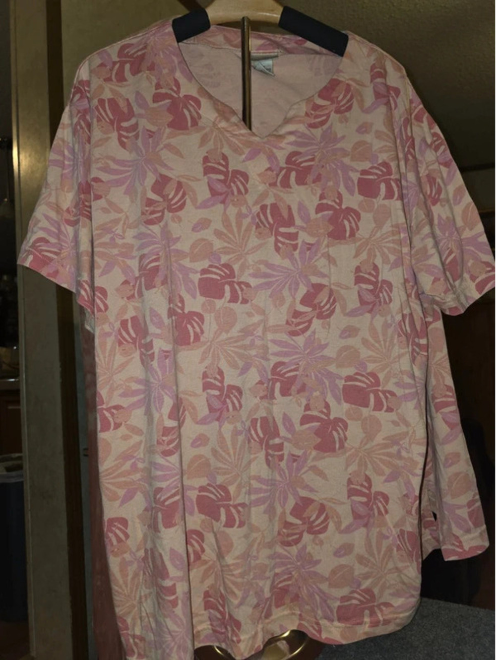 Vintage Fashion Bug Woman Plus Size 3X Pink Tropical Monstera Leaf Print T-Shirt